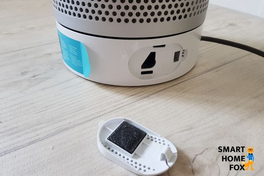 Hinter der Klappe verbirgt sich der Sensor vom Dyson Pure Cool Link TP02 zur Messung der Luftqualität